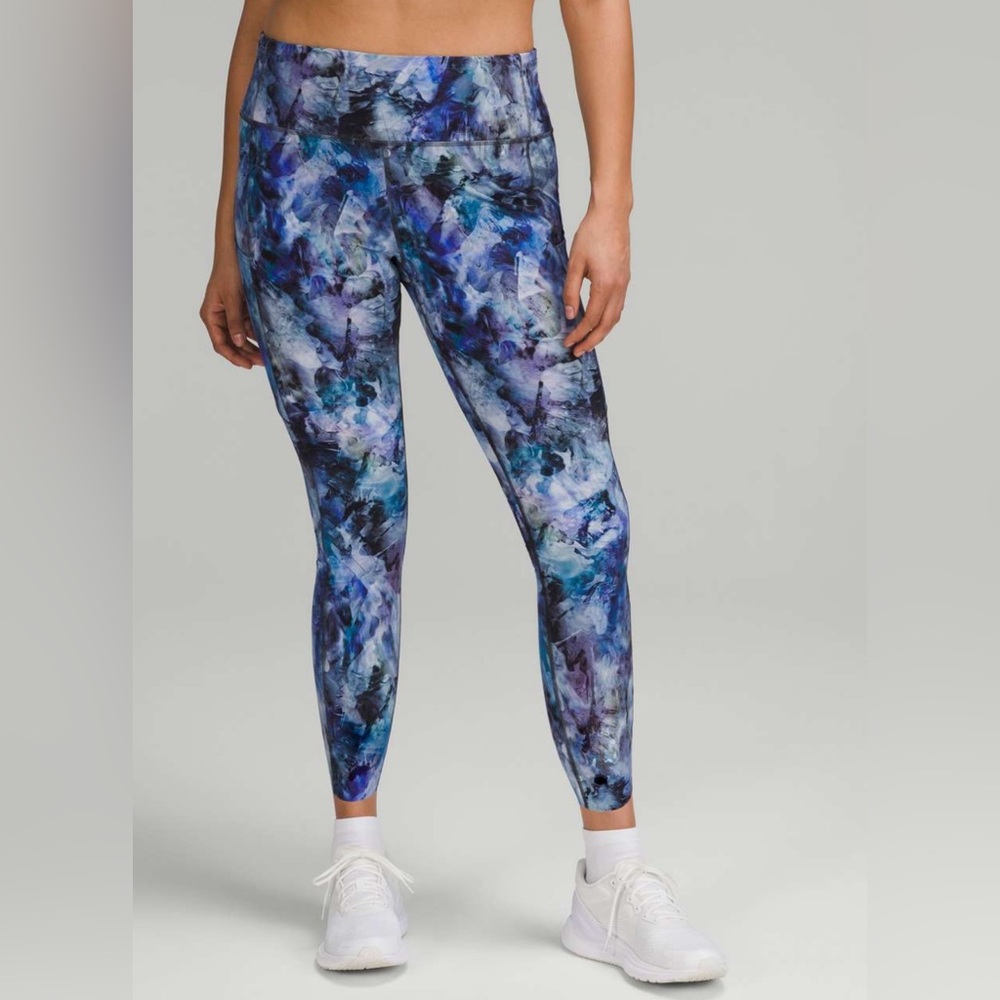 Lululemon Fast and Free High-Rise Tight 25" SIZE 6
Chromasphere Multi Blue